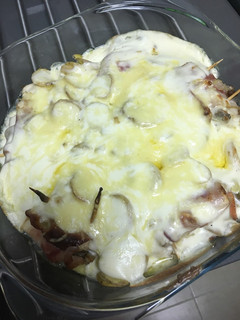 Una foto de Rollitos de pollo carbonara con salsa de queso