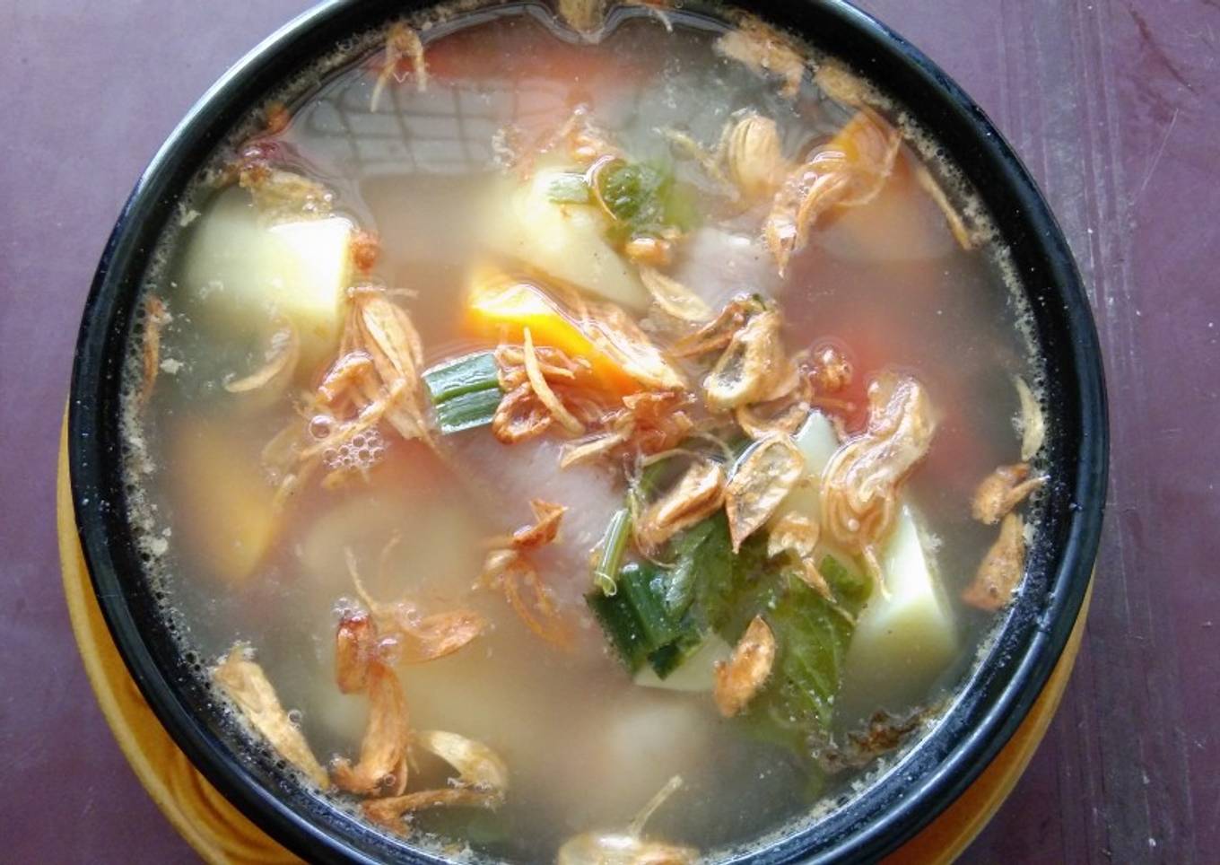 Sop kentang ekor babi. (non halal)