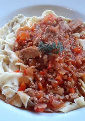 Una foto de 🍷Masa Fideos caseros! Cortado a cuchillo, amasado a mano🍝😉