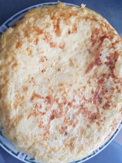 Una foto de Tortilla de patata y cebolla al microondas