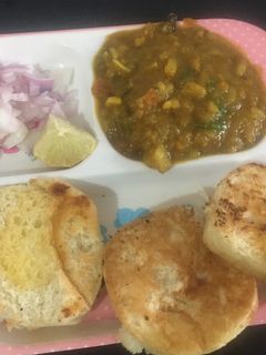 पाव भाजी (Pav Bhaji recipe in Hindi) रेसिपी मुख्य फोटो