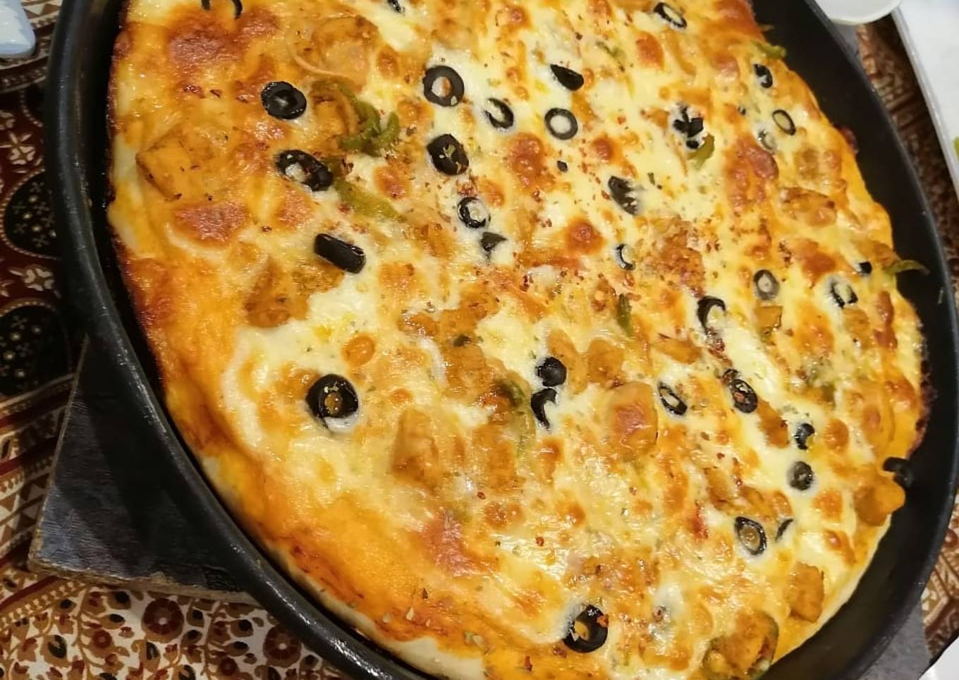 Chicken tikka pizza