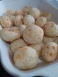 Pão de queijo, pancitos de queso