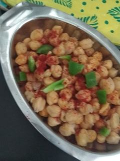चटपटे छोले (chatpate chole recipe in Hindi) रेसिपी मुख्य फोटो