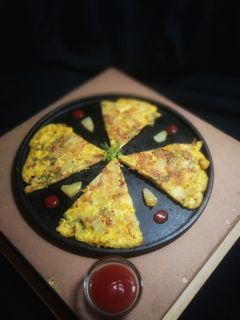 स्पॅनिश ऑम्लेट (omelette recipe in marathi) रेसिपी चे मुख्य फोटो