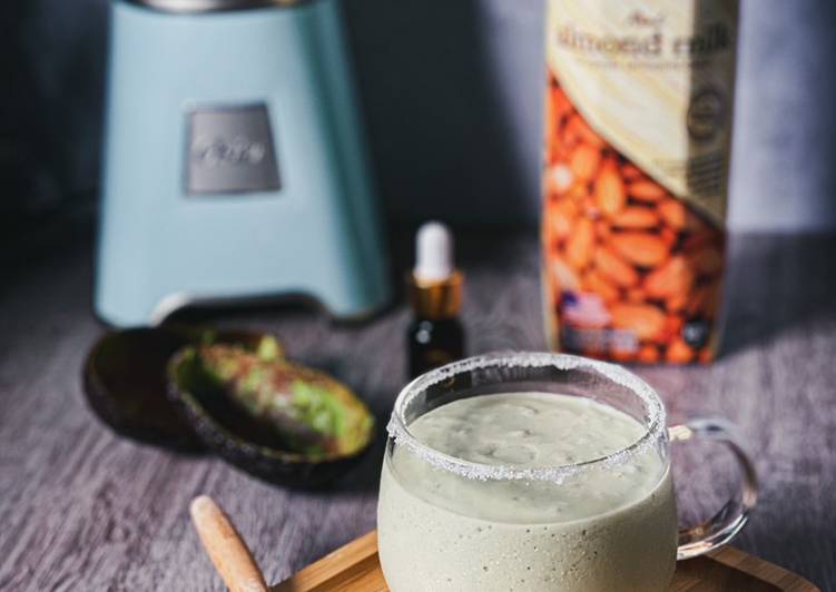 Avocado Almond Milkshake KETO