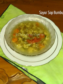 Foto resep Sayur Sop Bumbu Praktis (Sayur Sop Kol Wortel)
