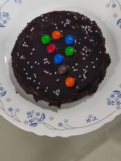 બિસ્કિટ કેક(biscuit cake recipe in gujarati) રેસીપી મુખ્ય ફોટો