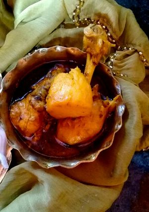 আলু দিয়ে চিকেন কারই(aloo diye chicken curry recipe in Bengali) রেসিপির প্রধান ছবি