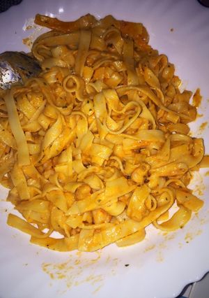 Una foto de Pasta con gambas (tallarines)