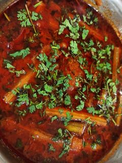 शेवगा च्या शेंगा भाजी (SHENGA BHAJI RECIPE IN MARATHI) रेसिपी चे मुख्य फोटो
