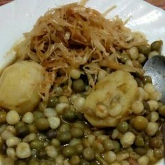 A picture of Minji githeri with cabbage.