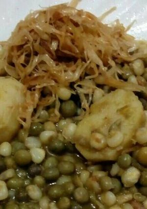 A picture of Minji githeri with cabbage.