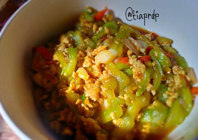 Bagaimana Membuat Tumis Mentimun Telur, Lezat