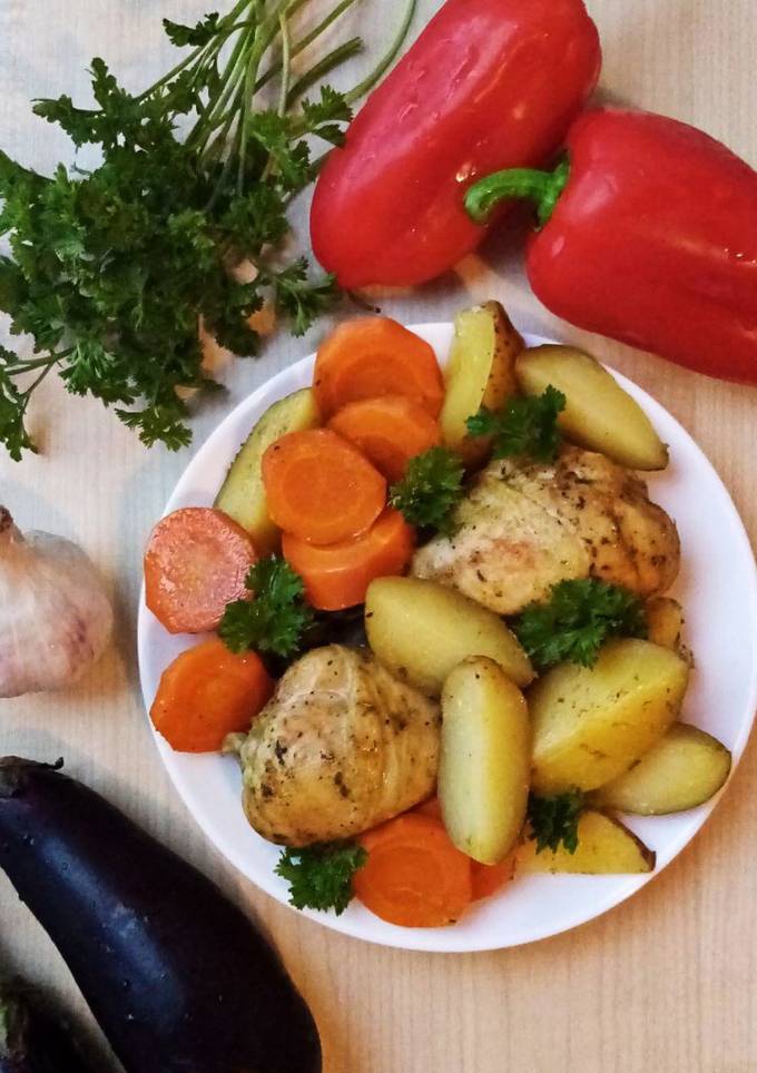 Курка з овочами в рукаві