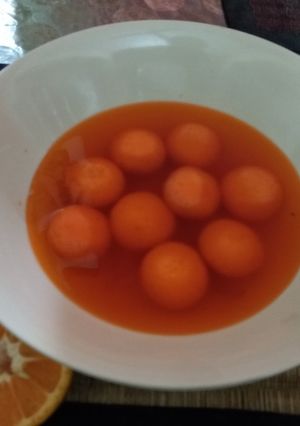 A picture of Komola rasogolla.
