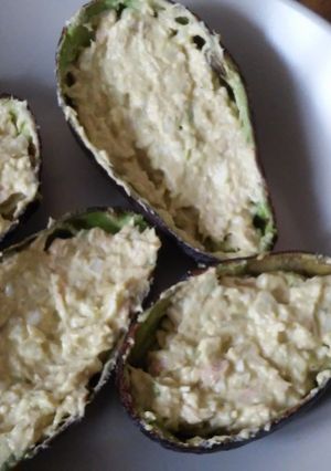 Una foto de Aguacates rellenos de atún