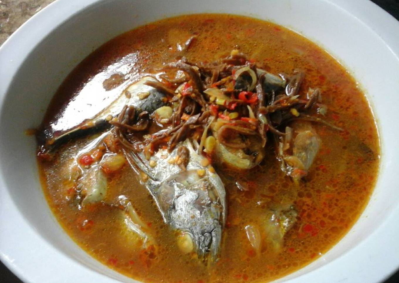 Bau peapi mandar (ikan rebus)