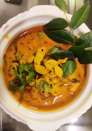 वालाचं बिरडं (valanch birde recipe in marathi) रेसिपी चे मुख्य फोटो