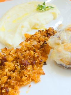 Una foto de Rape con migas de sobrasada y cremoso de patata