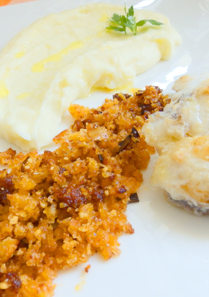 Una foto de Rape con migas de sobrasada y cremoso de patata