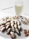Dátiles rellenos con queso crema y almendras molidas