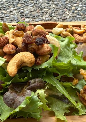 味增蛋黃佐沙拉 的食譜成品照片