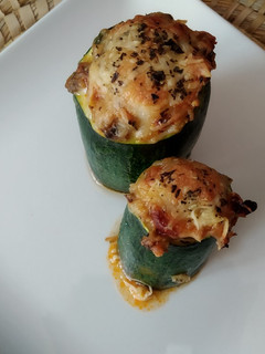 Una foto de Calabacines rellenos de champiñones y chistorra de Navarra