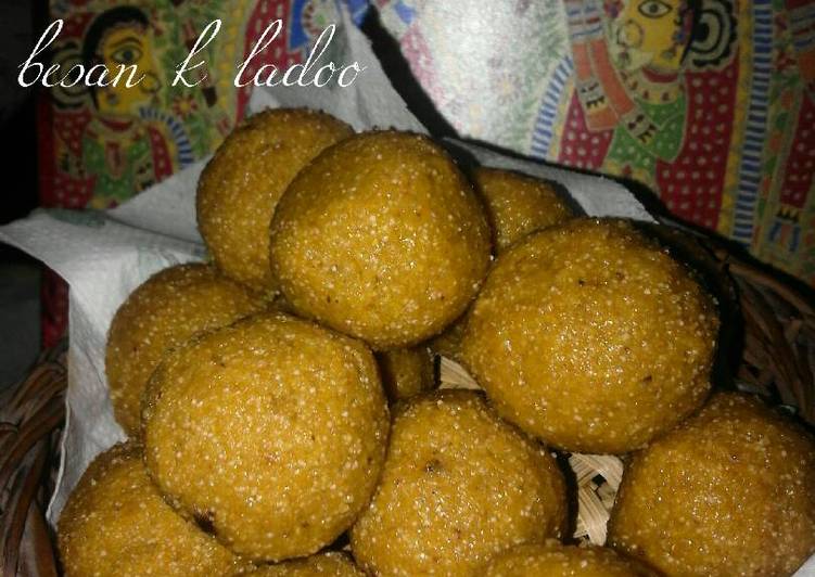 Besan ke ladoo