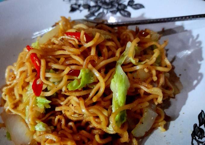 Langkah Mudah untuk Membuat Mie goreng sederhana yang Enak Banget