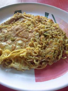 ম্যাগি ওমলেট (Maggi omelette recipe in Bengali) রেসিপির প্রধান ছবি