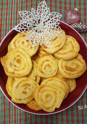 Sajtos csiga recept fotója