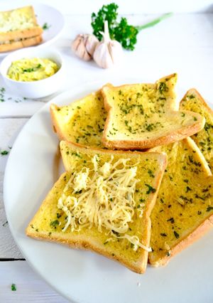 Foto resep Simple Garlic Bread