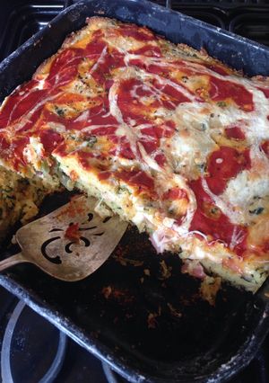 Una foto de Pastel con maseca de jamón y queso
