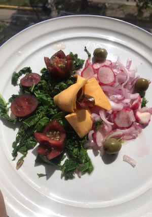 Una foto de Ensalada con hojas de rábano