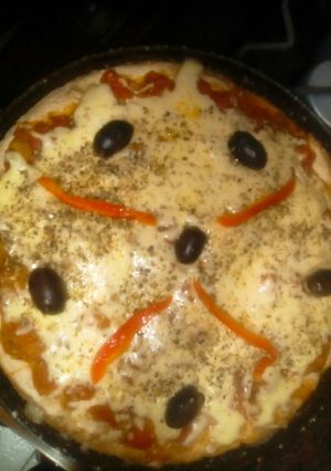 Una foto de Pizza de harina de lentejas sin Tacc ! 👌👍🍕