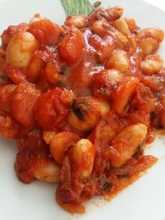 Paradicsomos sült óriásbab recept fotója