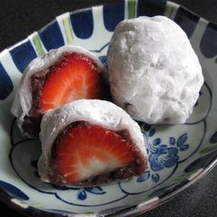 Super Easy Rice Paper Strawberry Daifuku Mochi A picture of Super Easy Rice Paper Strawberry Daifuku Mochi.