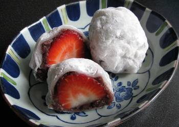 Easiest Way to Prepare Yummy Super Easy Rice Paper Strawberry Daifuku Mochi