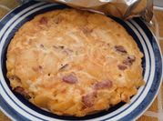 Una foto de tortilla con chorizo colorado