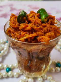 ओल्या हळदीचे लोणचे (olya hardiche lonche recipe in marathi) रेसिपी चे मुख्य फोटो 