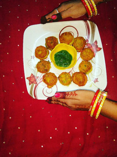 A picture of Winter special Aloo tikki with coriander sauce.