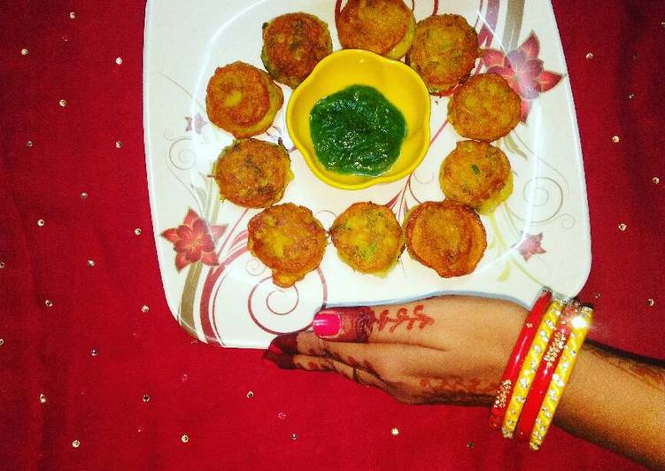 Winter special Aloo tikki with coriander sauce