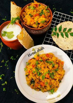 A picture of Kathiyawadi Masala Khichdi.