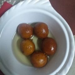 A picture of Gulab jamun.