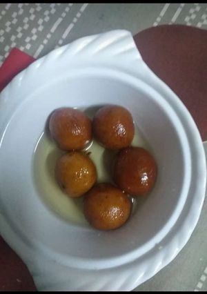 A picture of Gulab jamun.