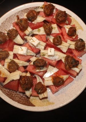 Una foto de Daditos de sandía con boquerones y cerezas en almíbar #RevistaCookpad