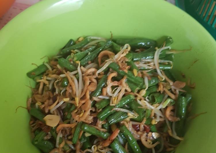 Tumis kacang panjang toge dan teri