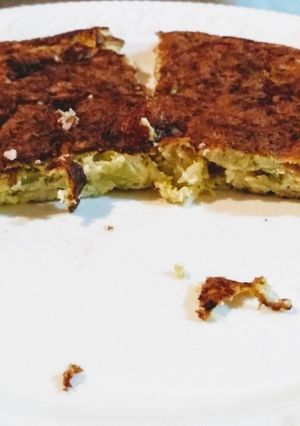 Una foto de Tortilla de brócoli y queso