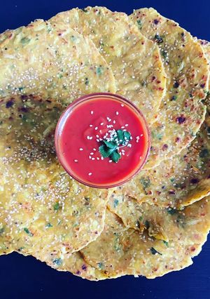 પાર્સનીપ ગાજર થેપલા (Parsnip Carrot Thepla Recipe In Gujarati) રેસીપી મુખ્ય ફોટો